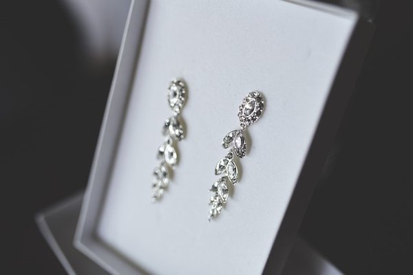 Boucles d'oreilles vivienne westwood : élégance à prix variés